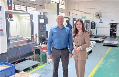 हम अपने स्पैनिश ग्राहक का हमसे मिलने के लिए स्वागत करके रोमांचित हैं।